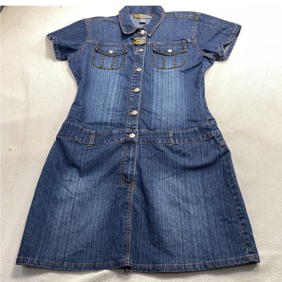 Dresses & Skirts - Retro Denim shirt dress!